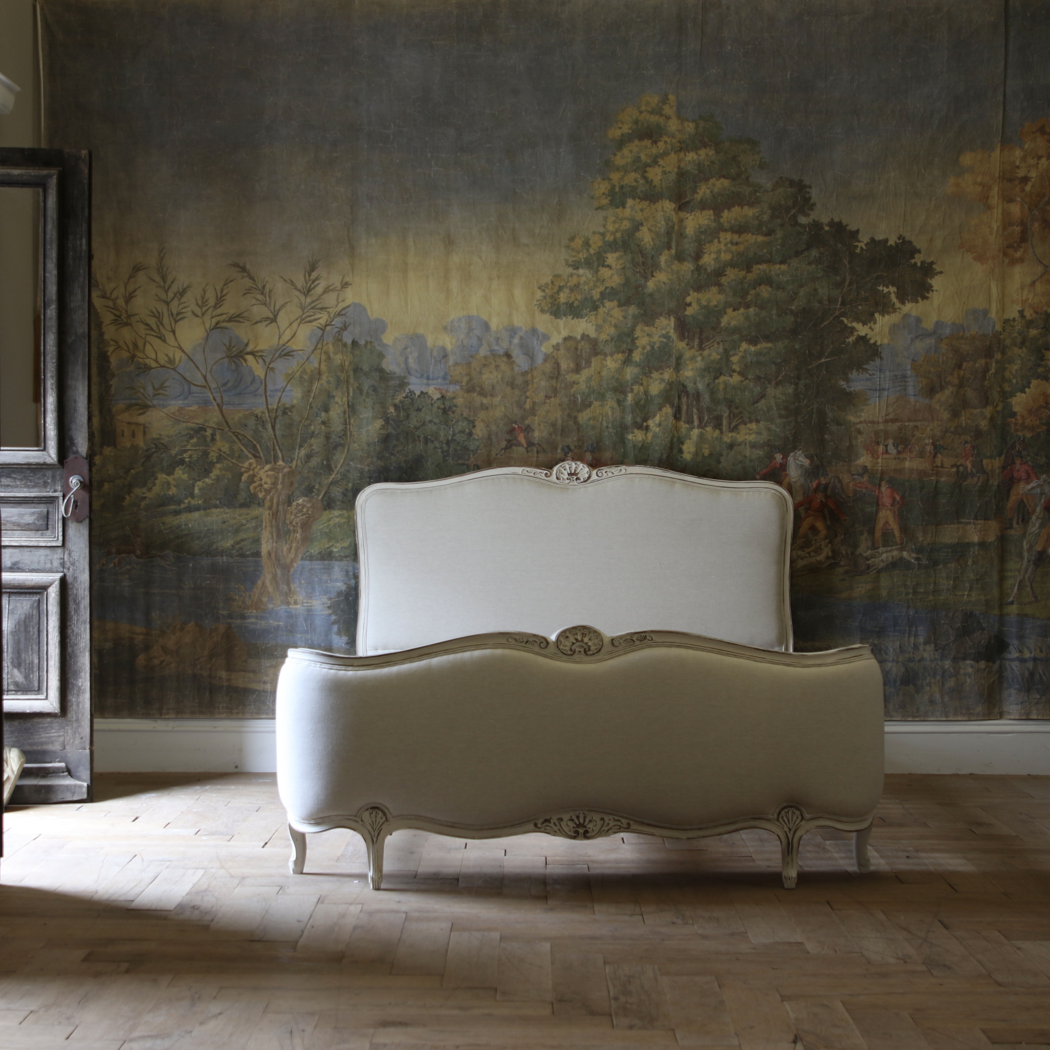 152-05 - Demi-Corbeille Bed // JS Editions